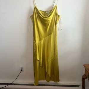 ADDITION ELLE Satin gold/yellow cocktail dress with a green tint to it!